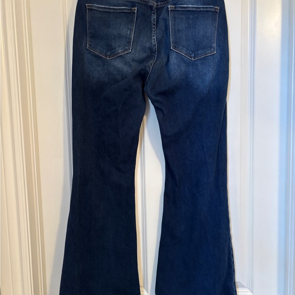 KanCan -  Kurvy Mid-Rise Flare Dark Blue Jeans. Size 32. Cotton/Poly/Spandex - Picture 7 of 13
